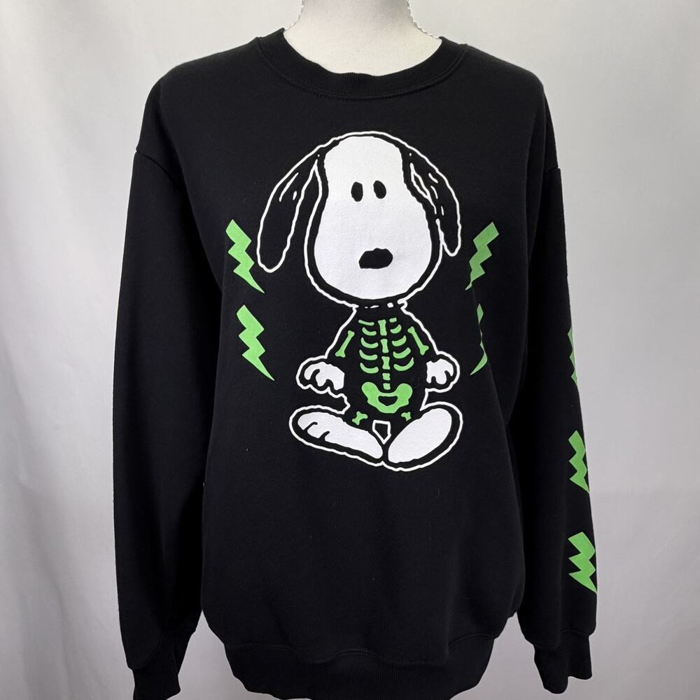 Peanuts Snoopy Skeleton Women's Sweatshirt Black Size M Halloween Glow In Dark